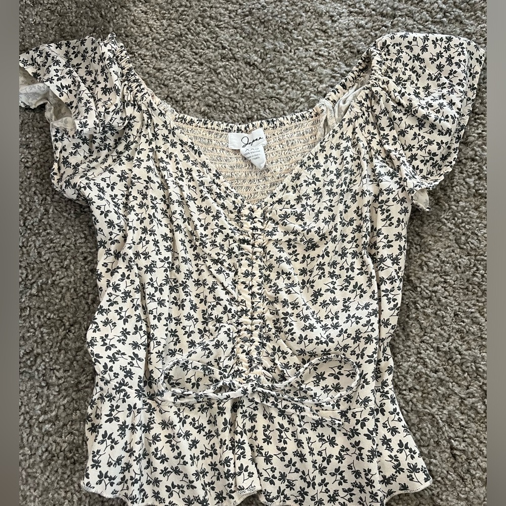 Floral top with tie!